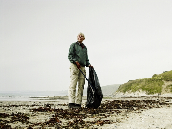 Stern_NationalTrust_WorkingHoliday_PendowerBeach_CleanUp_Seeland_Photographer_AndrewMontgomery-006165