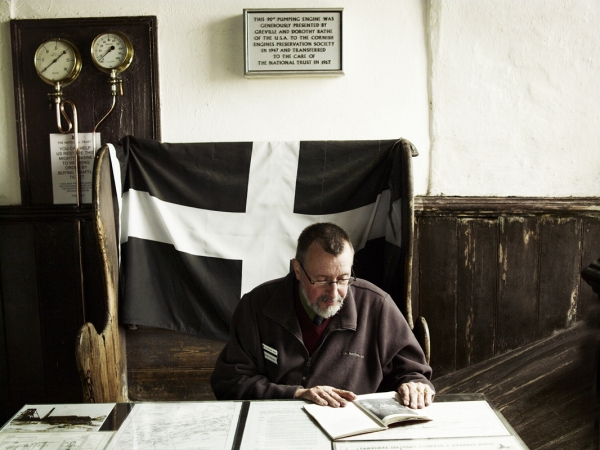 Stern_NationalTrust_WorkingHoliday_StAgnes2_Seeland_PhotographerAndrewMontgomery-006647-4